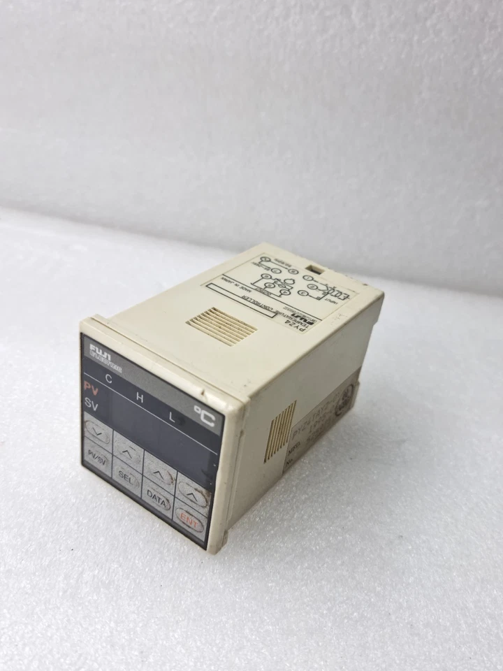 FUJI ELECTRIC PYZ4 PYZ4TAY2-0Y TEMPERATURE CONTROLLER PYZ4TAY20Y